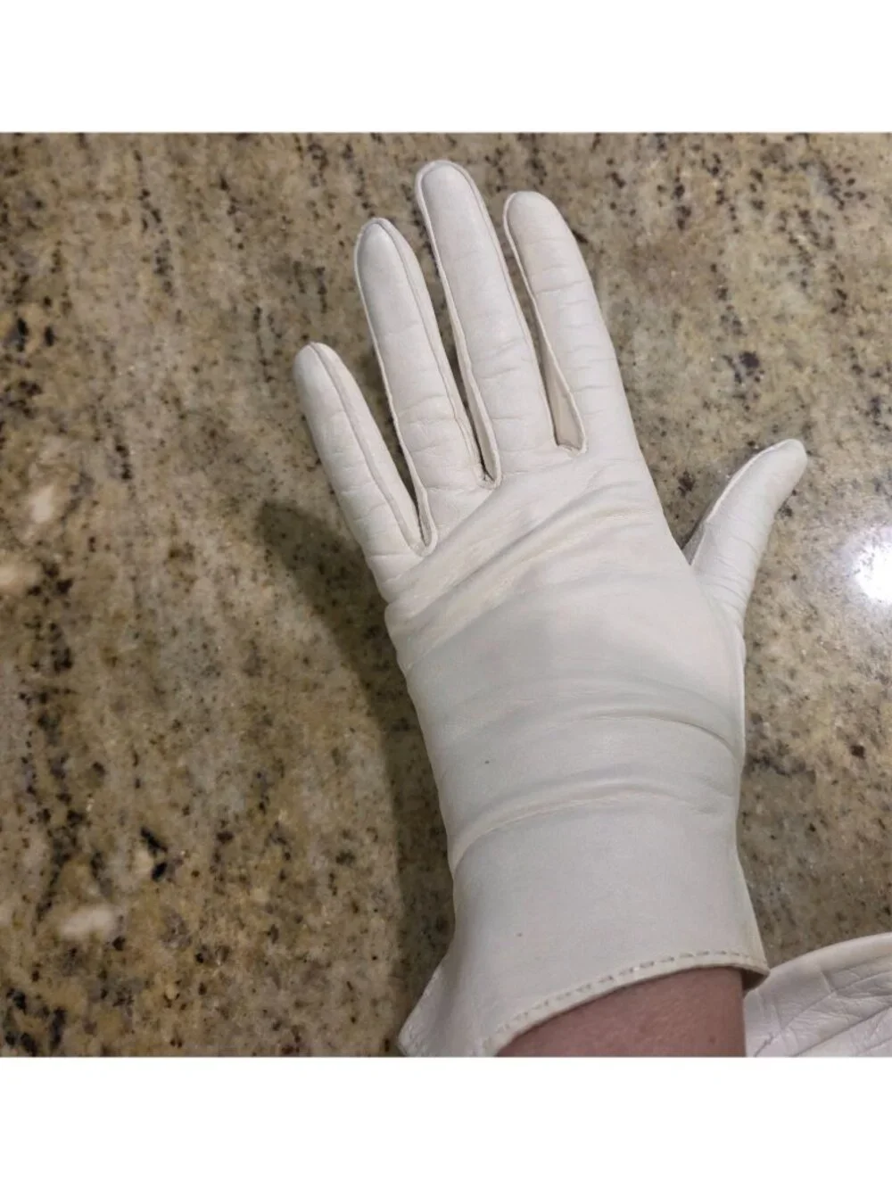 Vintage Womens Size 6.5 S/M White Soft Leather Formal Silk Lined Gloves